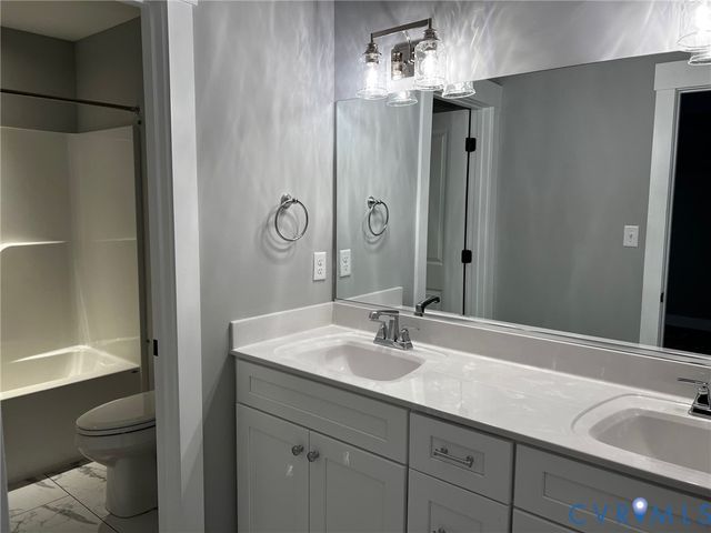 4 Elm Crest Dr, Chesterfield, VA 23236