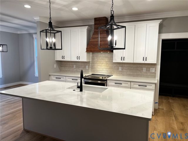 4 Elm Crest Dr, Chesterfield, VA 23236