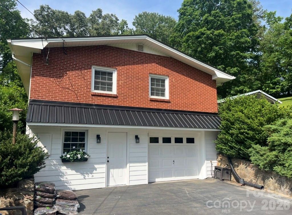 6 Greene Knoll Drive, Candler, NC 28715