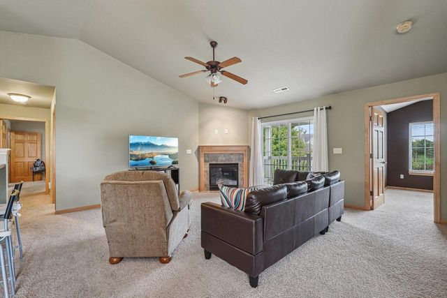 21864 N Weather Edge CIRCLE #A, Lannon, WI 53046