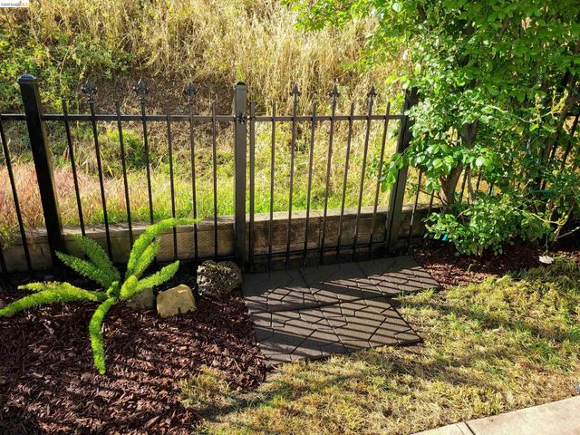 1740 Kent Dr, Brentwood, CA 94513