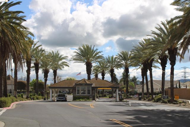 1740 Kent Dr, Brentwood, CA 94513