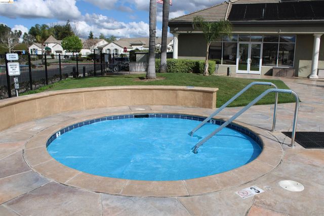 1740 Kent Dr, Brentwood, CA 94513