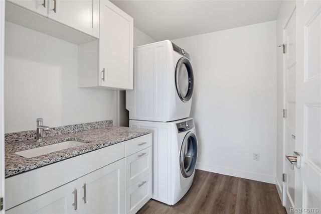 166 Oak St. Street 304, Wyandotte, MI 48192