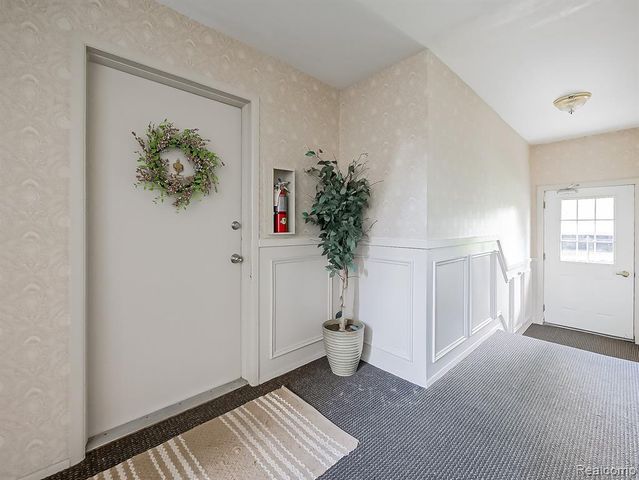 635 E Fox Hills Drive, Bloomfield Hills, MI 48304