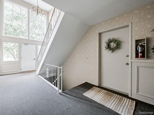 635 E Fox Hills Drive, Bloomfield Hills, MI 48304