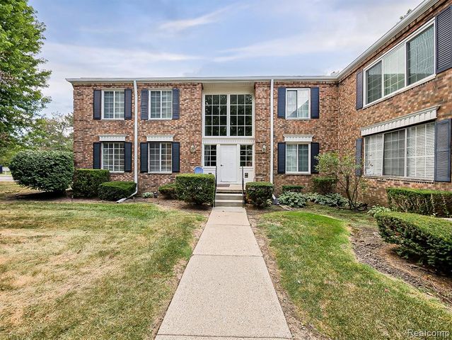 635 E Fox Hills Drive, Bloomfield Hills, MI 48304