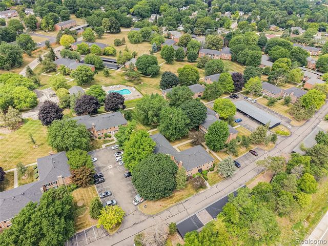 635 E Fox Hills Drive, Bloomfield Hills, MI 48304