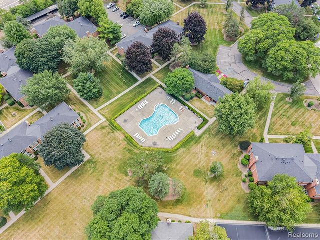 635 E Fox Hills Drive, Bloomfield Hills, MI 48304