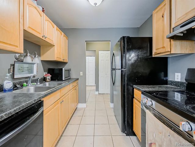 635 E Fox Hills Drive, Bloomfield Hills, MI 48304