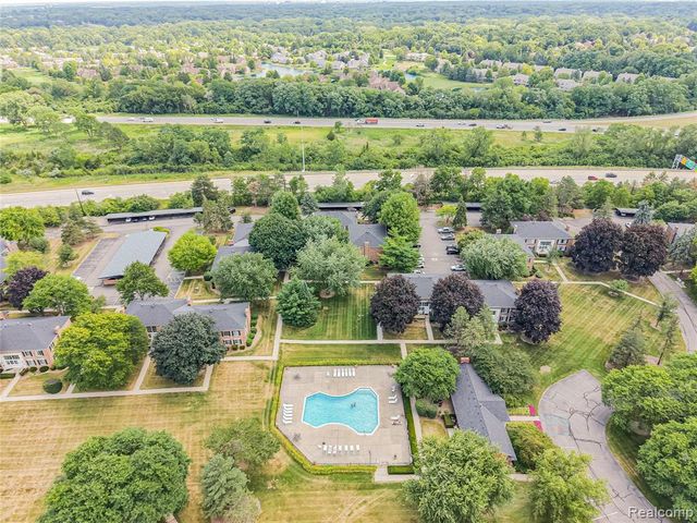 635 E Fox Hills Drive, Bloomfield Hills, MI 48304
