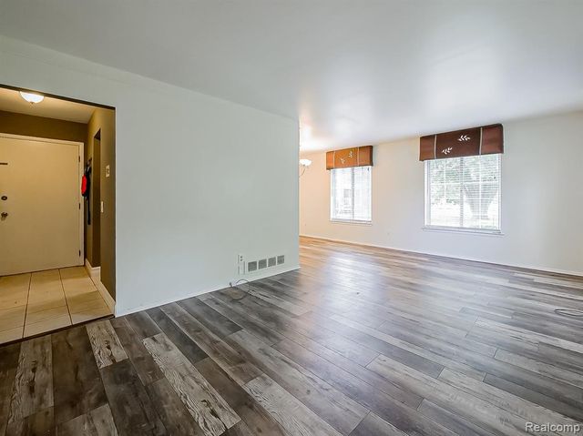 635 E Fox Hills Drive, Bloomfield Hills, MI 48304