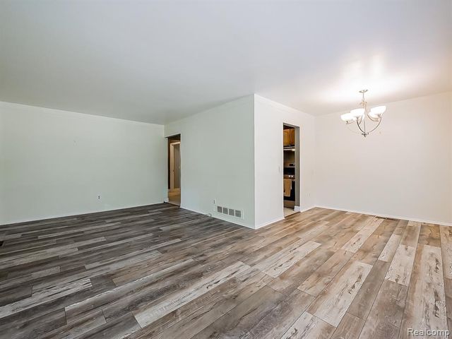 635 E Fox Hills Drive, Bloomfield Hills, MI 48304