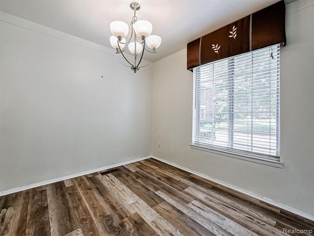 635 E Fox Hills Drive, Bloomfield Hills, MI 48304