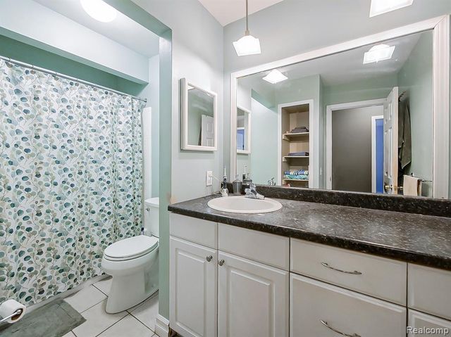 635 E Fox Hills Drive, Bloomfield Hills, MI 48304