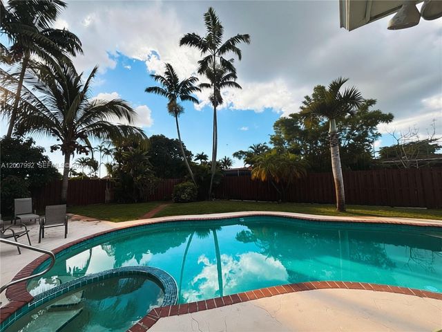 5306 Roosevelt St, Hollywood, FL 33021