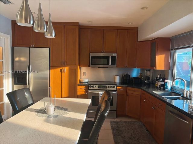 5306 Roosevelt St, Hollywood, FL 33021