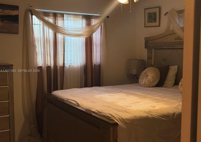 5306 Roosevelt St, Hollywood, FL 33021