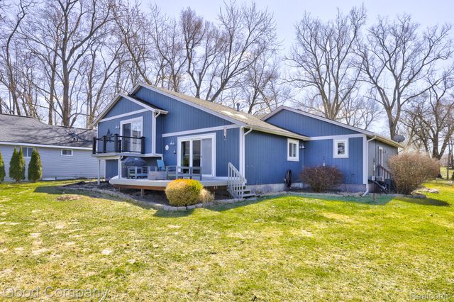 9526 Montgold Avenue, White Lake Charter Township, MI 48386