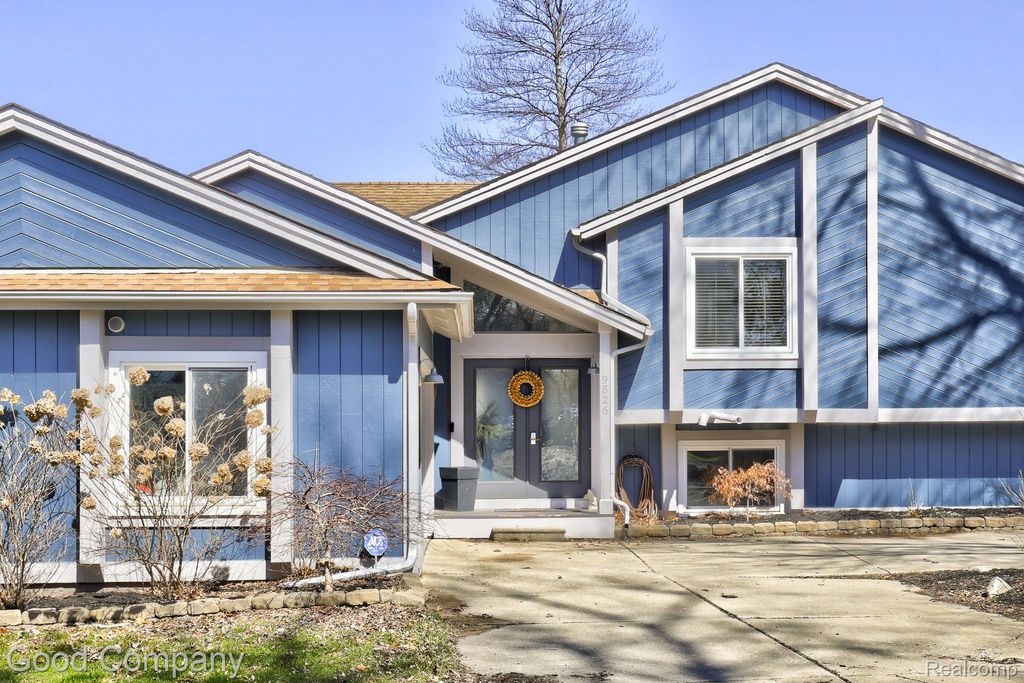 9526 Montgold Avenue, White Lake Charter Township, MI 48386