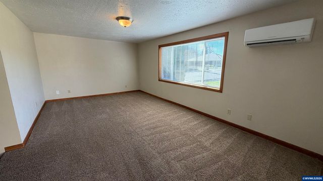 176-178 SE LaCreole Dr, Dallas, OR 97338