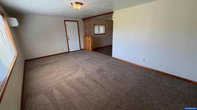 176-178 SE LaCreole Dr, Dallas, OR 97338