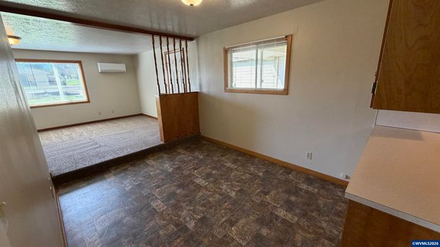 176-178 SE LaCreole Dr, Dallas, OR 97338