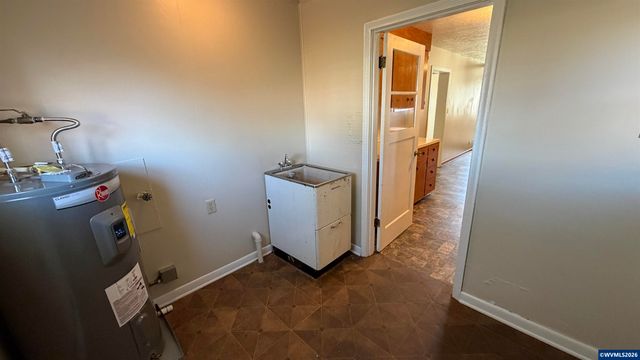 176-178 SE LaCreole Dr, Dallas, OR 97338