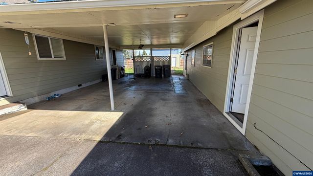 176-178 SE LaCreole Dr, Dallas, OR 97338