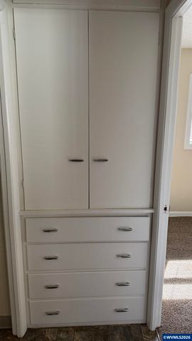 176-178 SE LaCreole Dr, Dallas, OR 97338