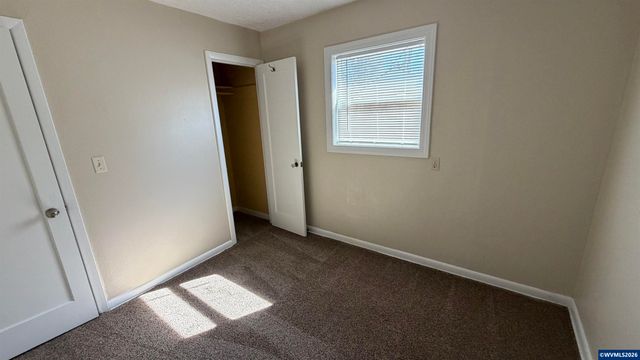 176-178 SE LaCreole Dr, Dallas, OR 97338