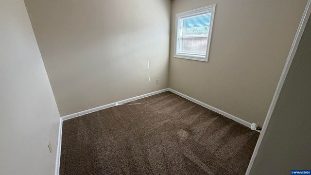 176-178 SE LaCreole Dr, Dallas, OR 97338