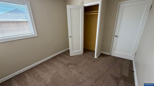 176-178 SE LaCreole Dr, Dallas, OR 97338