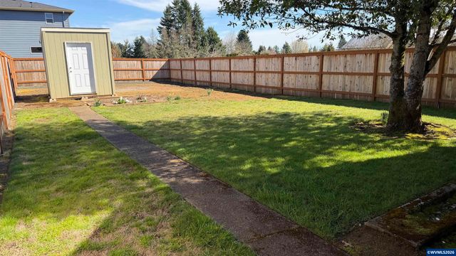 176-178 SE LaCreole Dr, Dallas, OR 97338