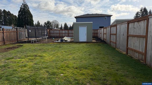 176-178 SE LaCreole Dr, Dallas, OR 97338