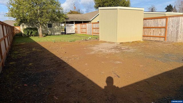 176-178 SE LaCreole Dr, Dallas, OR 97338