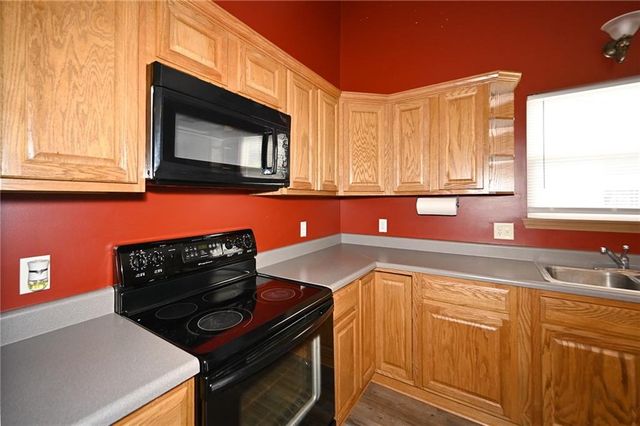 5005 University Avenue, St Joseph, MO 64503