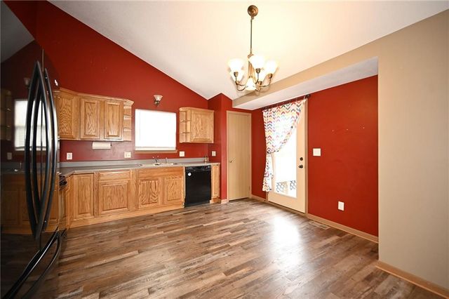 5005 University Avenue, St Joseph, MO 64503