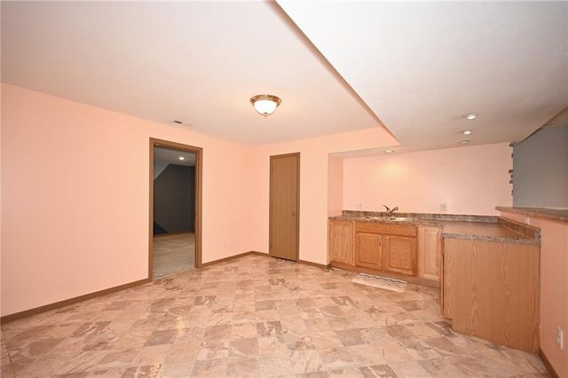 5005 University Avenue, St Joseph, MO 64503