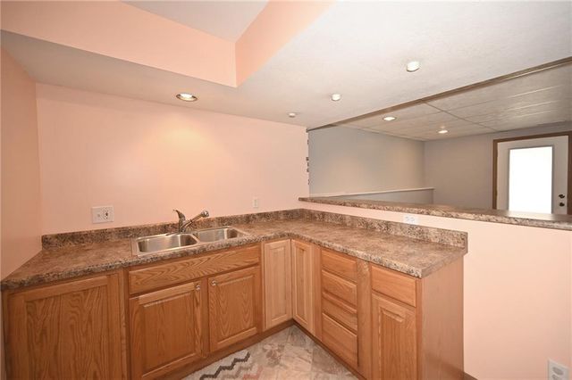 5005 University Avenue, St Joseph, MO 64503