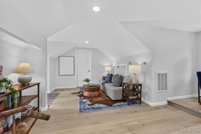 5410 Tholozan Avenue, St Louis, MO 63109