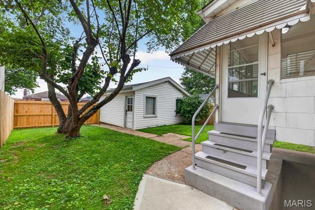 5410 Tholozan Avenue, St Louis, MO 63109