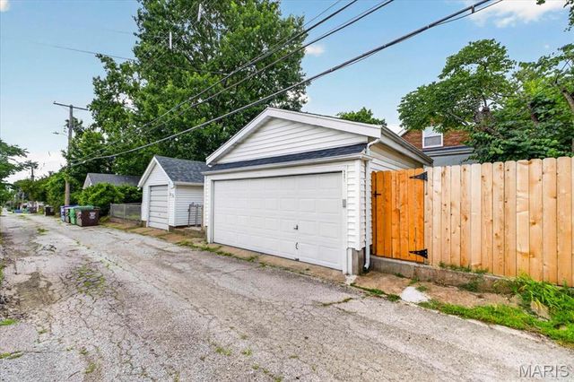 5410 Tholozan Avenue, St Louis, MO 63109