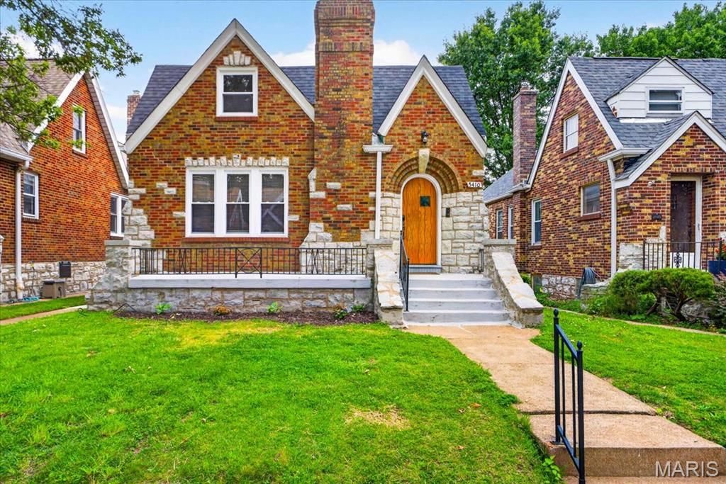 5410 Tholozan Avenue, St Louis, MO 63109