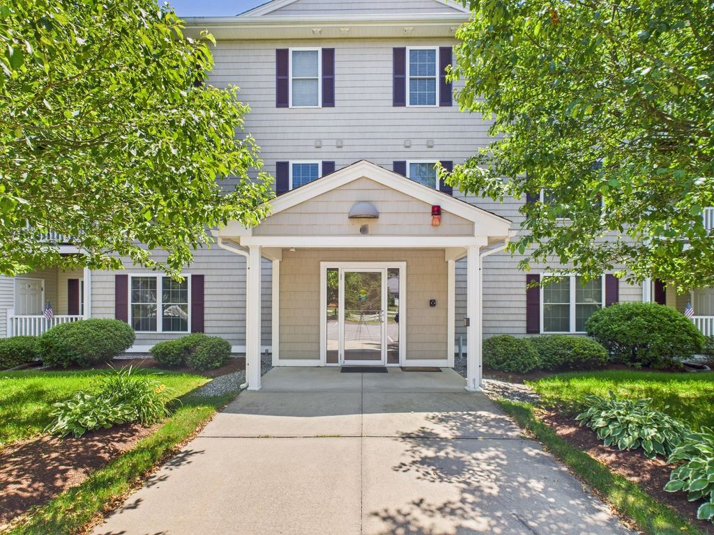 6 Stearns Ln Apt 103, Merrimack, NH 03054