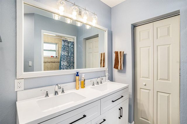 705 BAYSHORE DRIVE, Tarpon Springs, FL 34689