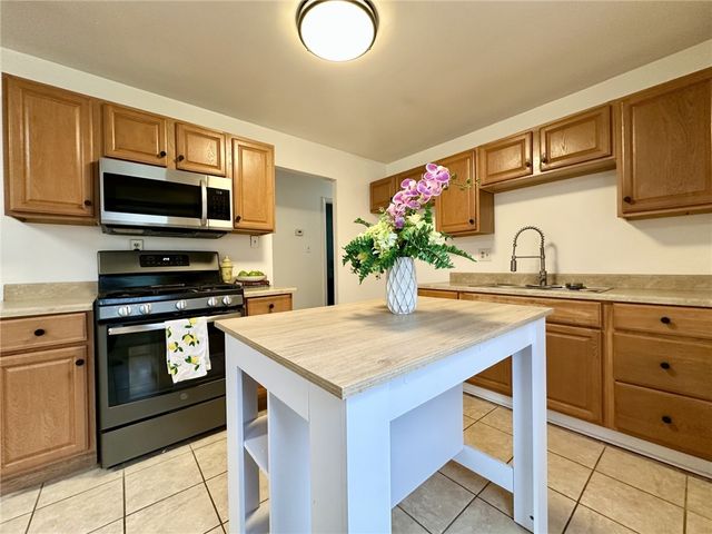 31 Beecher Ct, Allegheny Twp, PA 15656