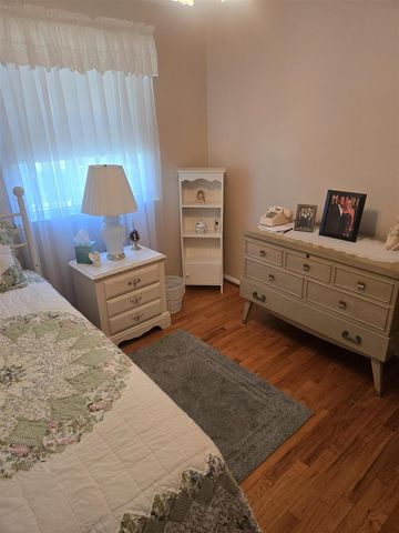 120 E Houstonia Avenue, Royal Oak, MI 48073