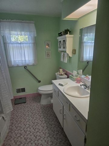 120 E Houstonia Avenue, Royal Oak, MI 48073