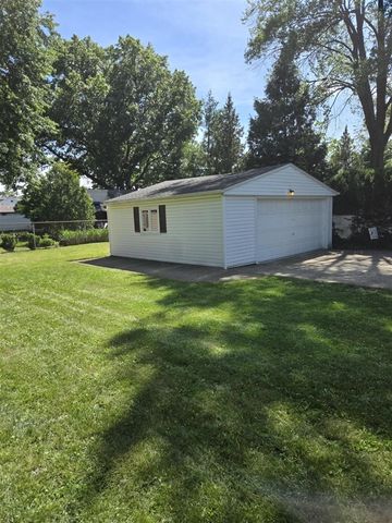120 E Houstonia Avenue, Royal Oak, MI 48073